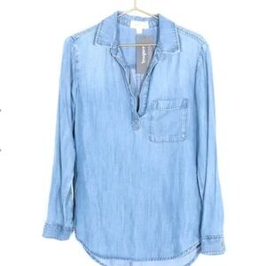 Cloth & Stone Womens Size Medium Blue Chambray Popover Shirt. Ptp approx 19.5”